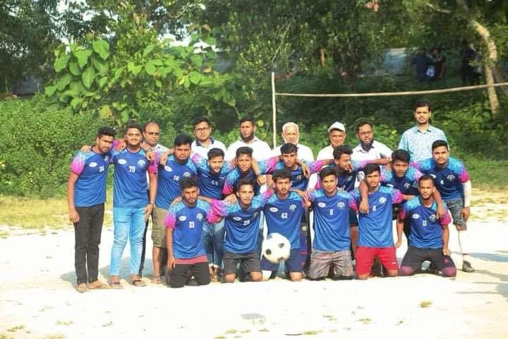 কলেজের ফুটবল টিম 